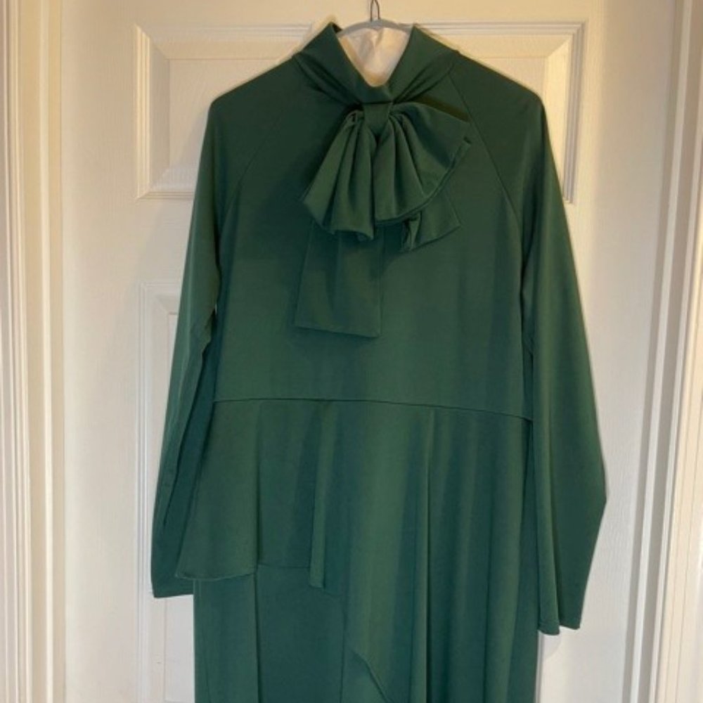 This is a beautiful and green dress size 2x